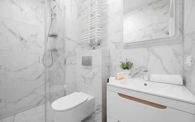 Spacious Apartment for 4 by Renters