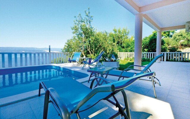 Stunning Home in Mimice With Wifi and 2 Bedrooms