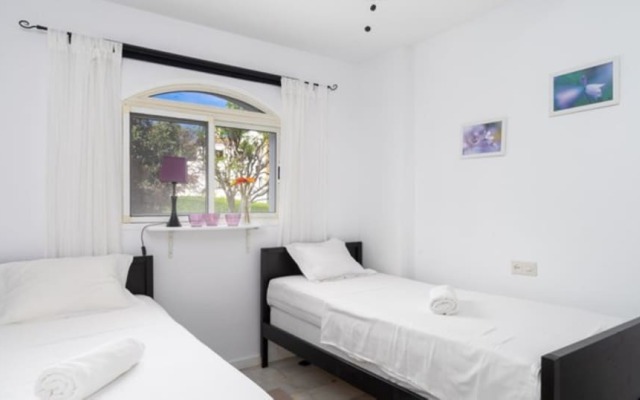 Apartment - 2 Bedrooms with Pool and WiFi - 107875