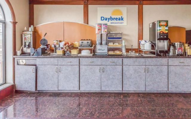 Days Inn & Suites Pasadena