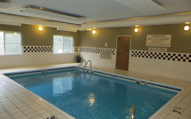 Country Inn & Suites by Radisson, Gurnee, IL
