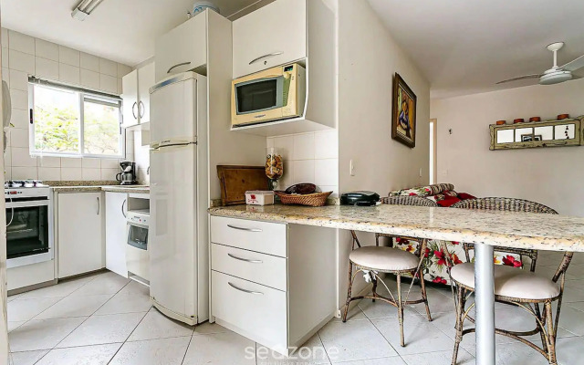 Apto 2Qts 400m da praia centrinho Jurere RGP208