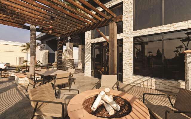 Country Inn & Suites by Radisson, Bakersfield, CA