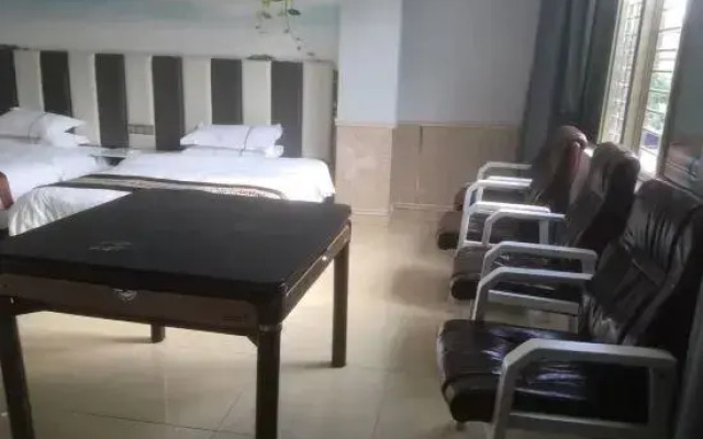 Lingao Huarui Business Hotel