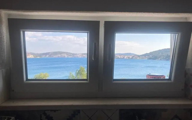 Cozy Beachfront Apartment With Seaview