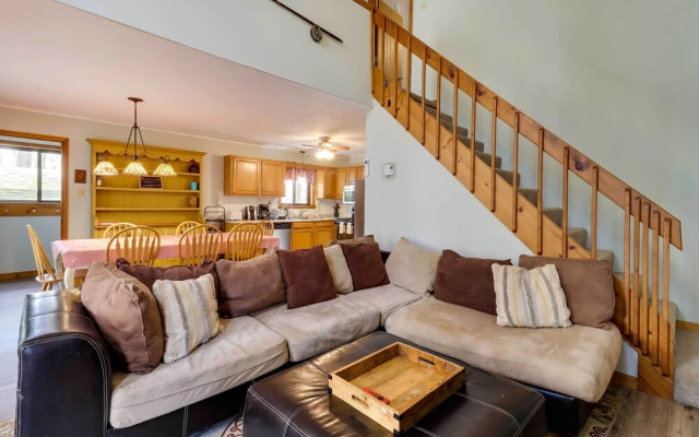 Spacious Pocono Lake House Near Skiing & Swimming!