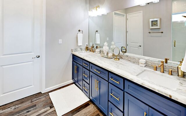 Canal-Front - 3 Br Home