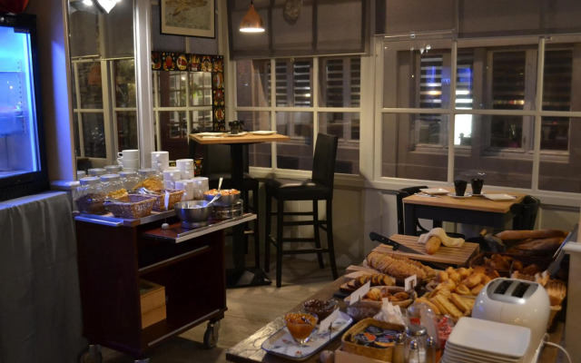 Hotel De La Porte Saint Pierre