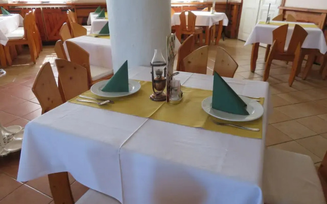 Józsi Bácsi Vendéglője és Szállodája