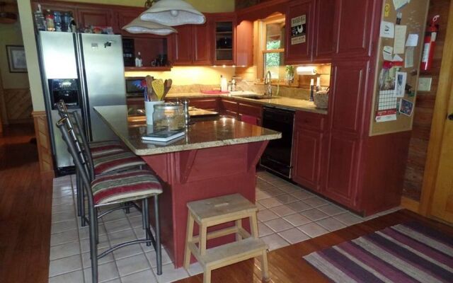 Creekside Paradise Bed and Breakfast
