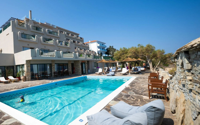 Cavos Bay Hotel and Studios