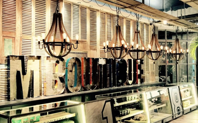 M Boutique Station 18
