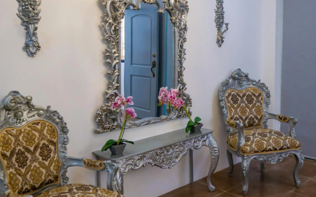 The Royalty Inn ApartmentHotel #1