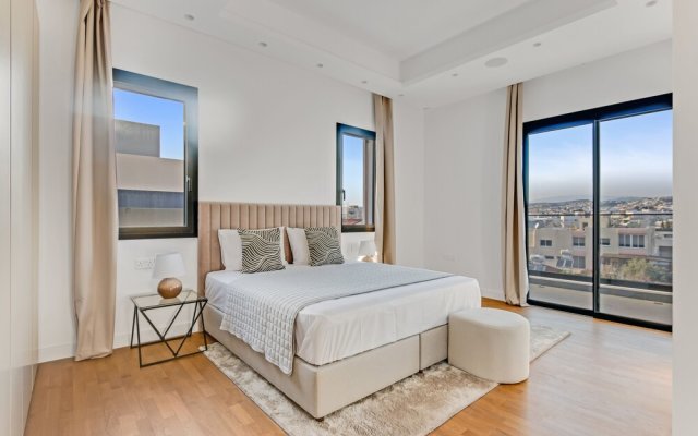 "sanders Crystal 2 - Darling 3-bdr. Apt. With Shared Rooftop"
