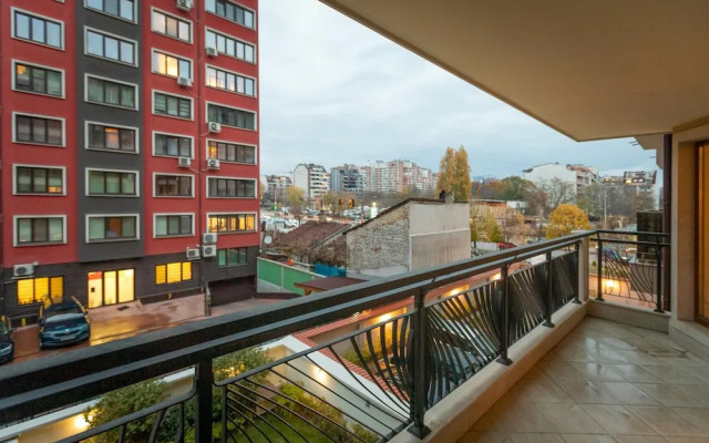 Modern and Bright Apartments Near Center