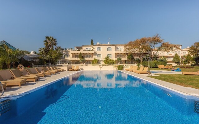 Las Dunas Suites & Apartments
