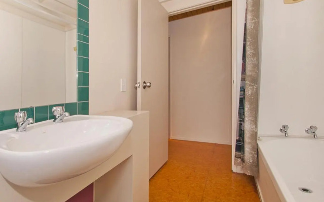 Carefree at Cooks - Cooks Beach Bach