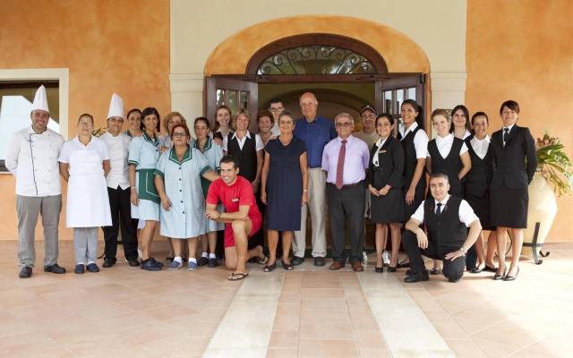 Lantana Resort Hotel & Apartments