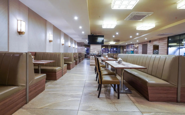 Capital O 71843 Grand Sindhura