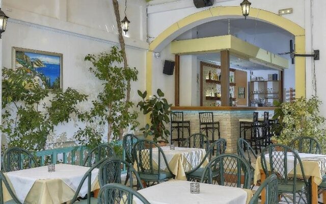 Paul Marie Hotel & Bungalows