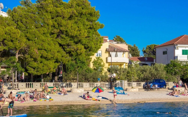 Beachfront Apartment Gaj 9