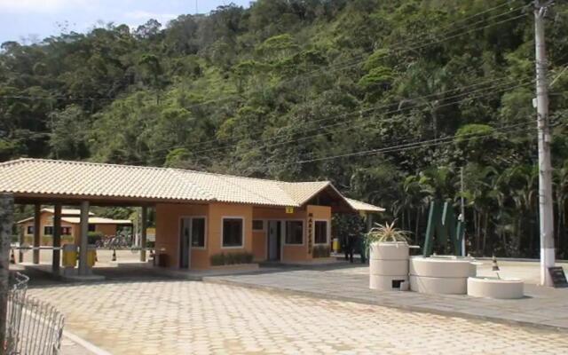 Sobrado 4 dorm Cond. Fechado Praia da Mococa Caraguatatuba