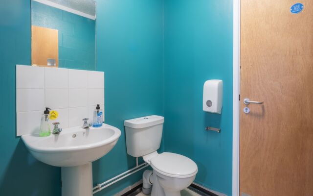 Bunkhouse/20bedroom/sleeps85/4acre/gamesroom/wifi