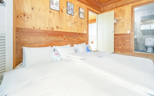 Yeosu Hi Mom Kids Family Pension Black