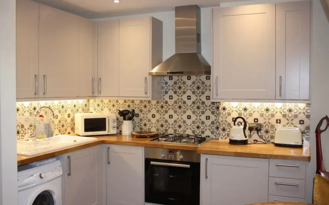 Modern apt close to Paddington station / sleeps 3