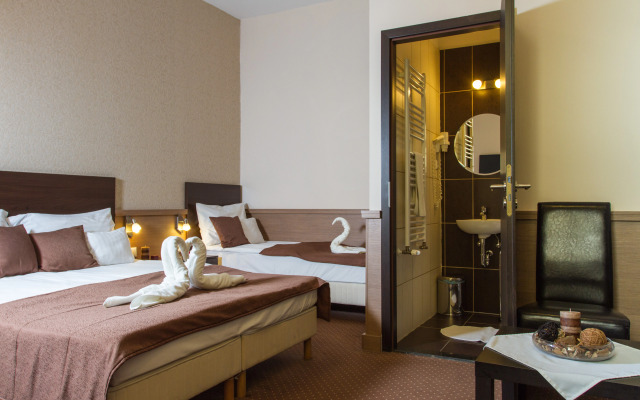 Central Hotel 21