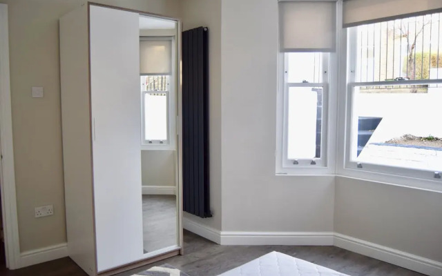 Spacious 1 Bedroom Flat With Garden