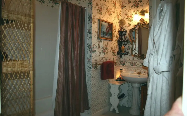 Heron Cay Lakeview Bed & Breakfast Inn