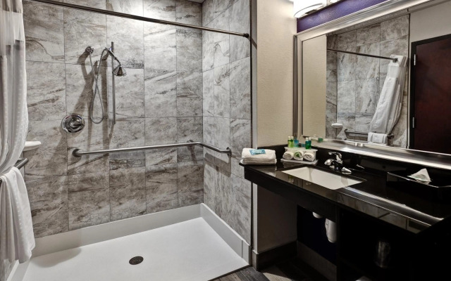 Holiday Inn Express Hutchinson by IHG