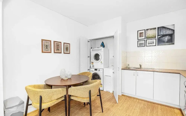 Newly Renovated 1bdr in the CBD