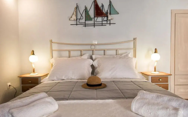 Gavrion's Nest  - Premium Cycladic Studio