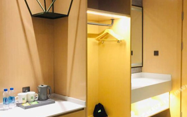 Ibis Shangpin Hotel (Xining Chengdong Wanda Plaza Store)