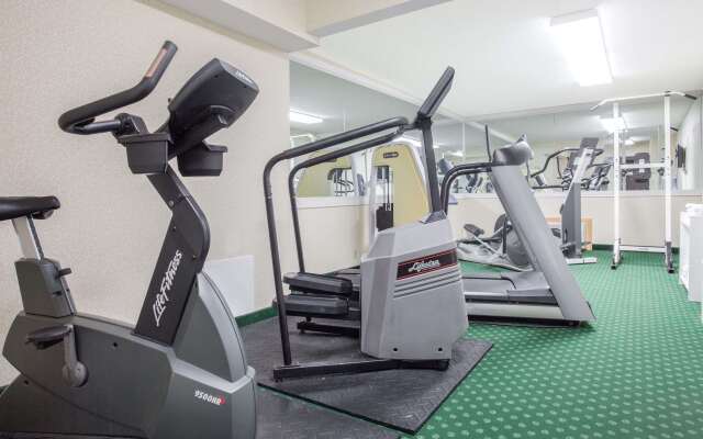 Ramada by Wyndham Angola/Fremont Area