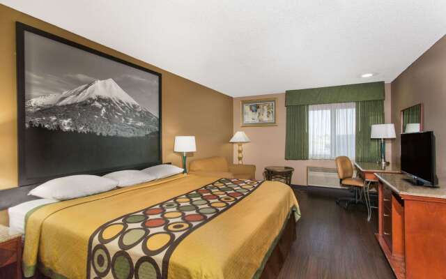 Super 8 by Wyndham Baker City