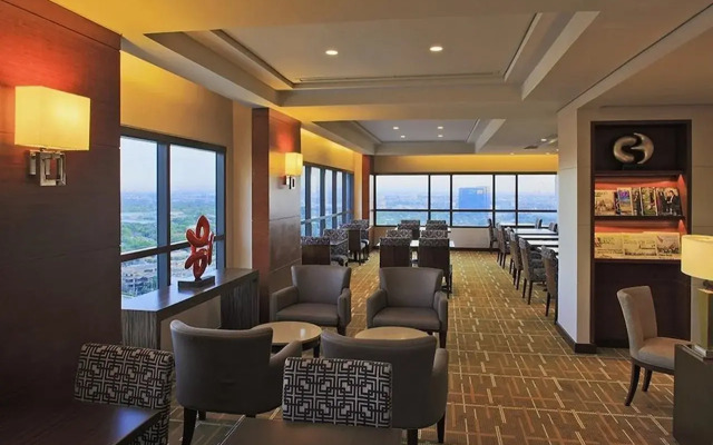 Holiday Inn & Suites Makati by IHG