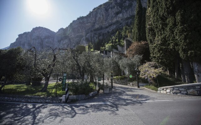 Hotel e Appartamenti al Prà de la Fam