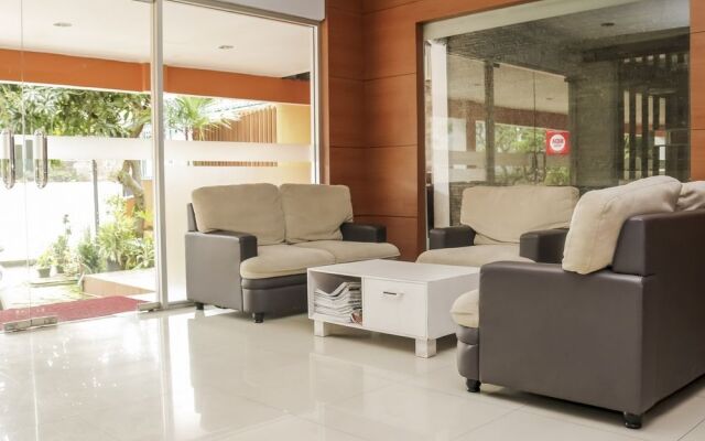 Ten House Guest & Resto by RedDoorz