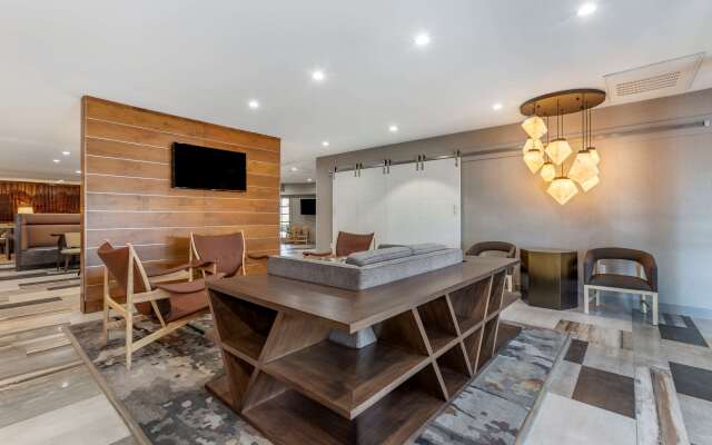 Windmill Suites Surprise - Phoenix, an Ascend Collection Hotel