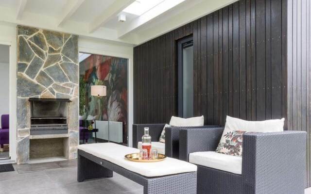 Magnificent Holiday Home on Lake Veere