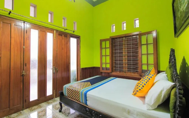 SPOT ON 2490 Griya Kencana Homestay