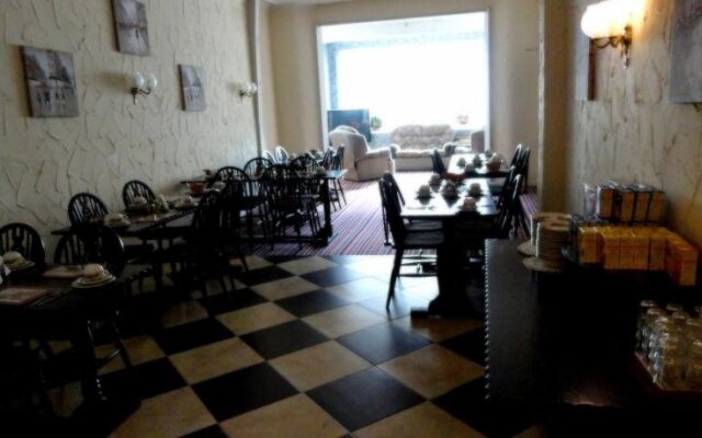 100 Pipers Hotel