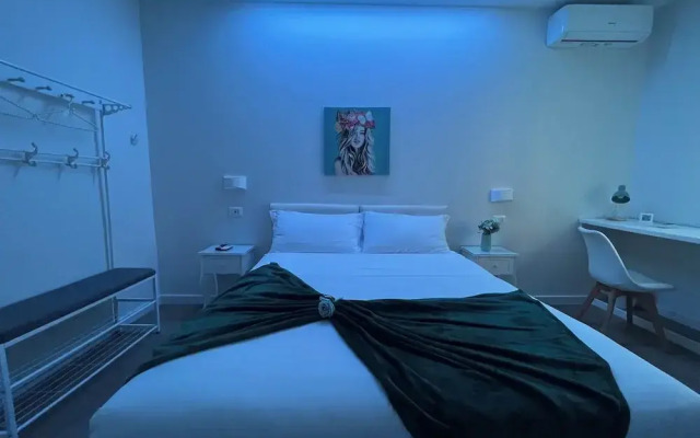 F.Rooms Napoli Via Sementini