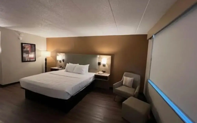 Lansing Delta West Hotel