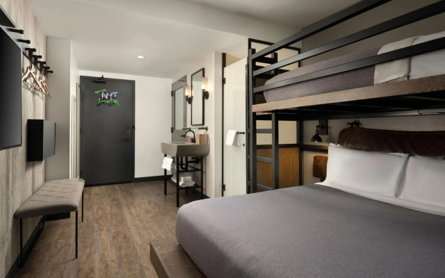 Moxy Chicago Downtown