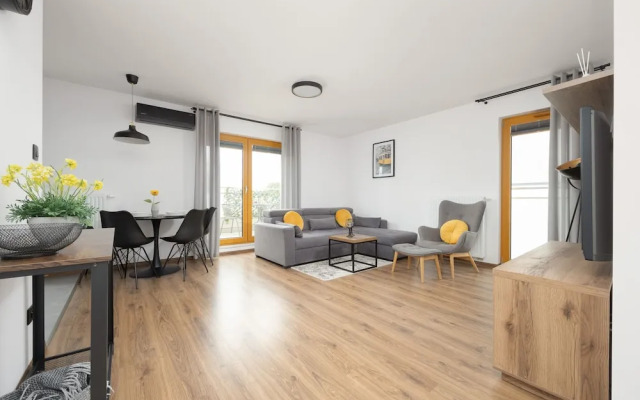 Bielawska Loft Apartment by Renters