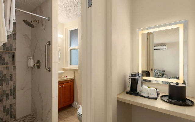 Days Inn by Wyndham Maui Oceanfront